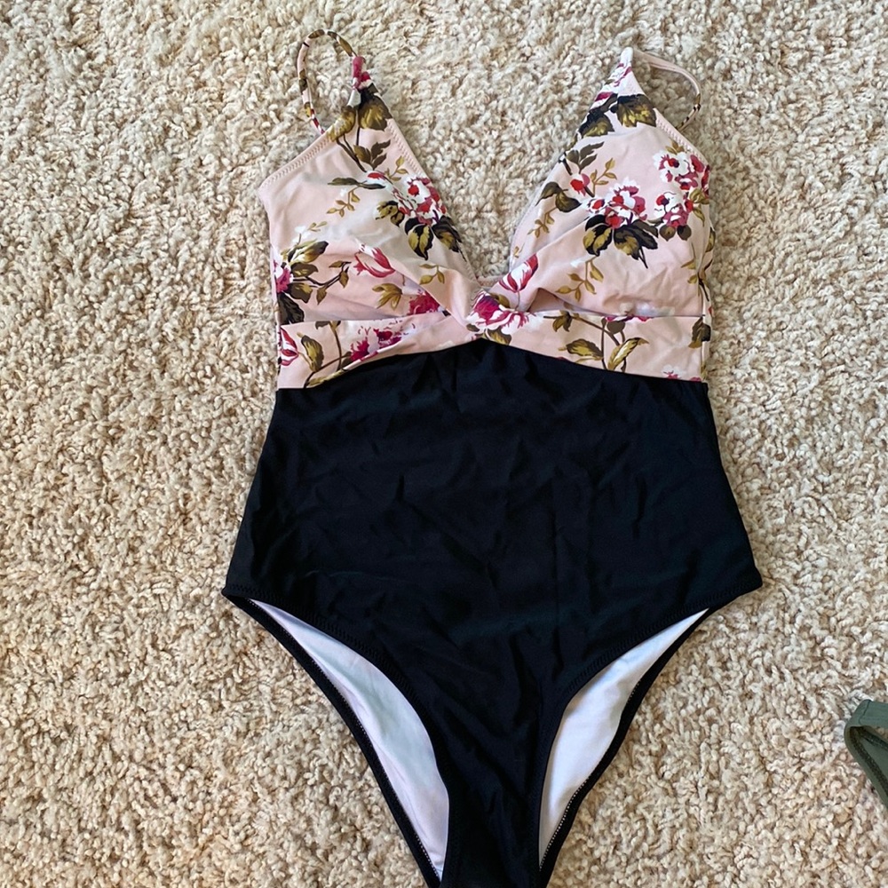 Cupshe S one piece bathing suit